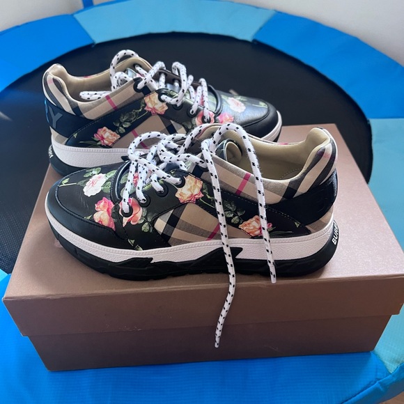 Brand new kid Burberry sneakers